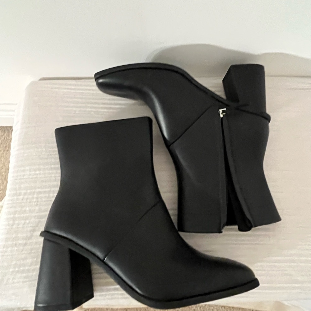 NWT Black Square Toe Ankle Boots 90s Minimalist Block Heel Size 10